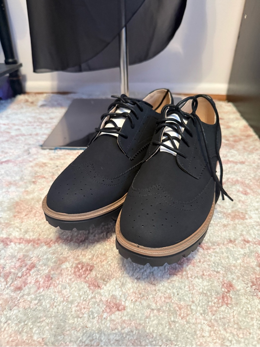 Journee Collection Black Lace-Up Wingtip Flats with Tan Trim